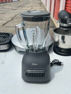 Oster 700 Watt Blender With Glass Jar 48Oz 8 Speed